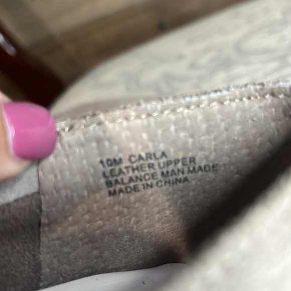 Levity Carla Loafer Women’s size 10 tan Suede - Picture 9 of 9